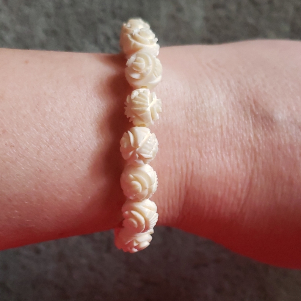 Vintage ivory flower bracelet